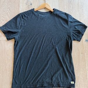 Vuori Men’s T-Shirt (Navy Heather)